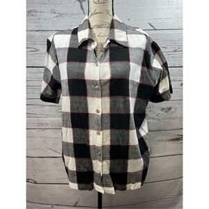 Fashion Bug‎ 18/20 white and black plaid short sleeve button down